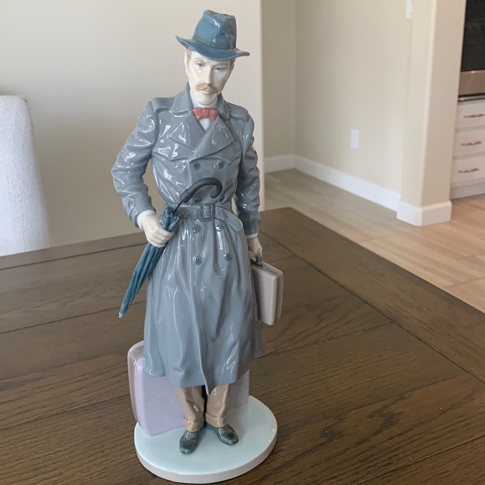 Lladro #5681 On the Road Retired